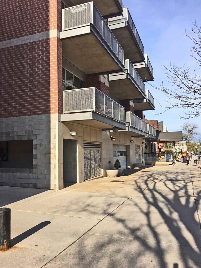 Building Photo - 322 E Liberty St