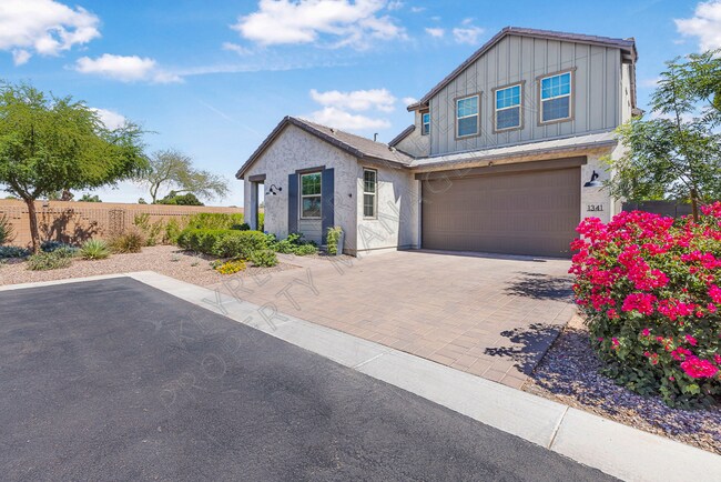 Primary Photo - (Coming Soon) Modern 3-Bed/2.5-Bath Home i...
