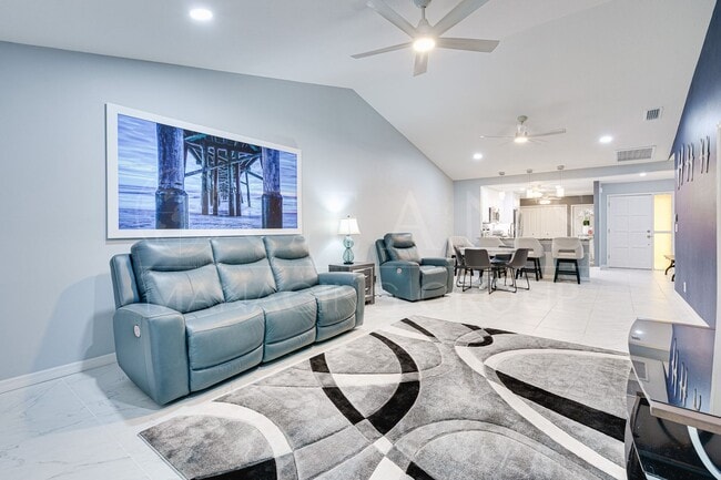 Building Photo - Beautifully Furnished 2BR Home + Bonus Room