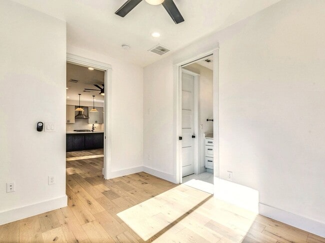 Building Photo - Stylish 2-Bedroom Home with Modern Bathrooms & Private Yard