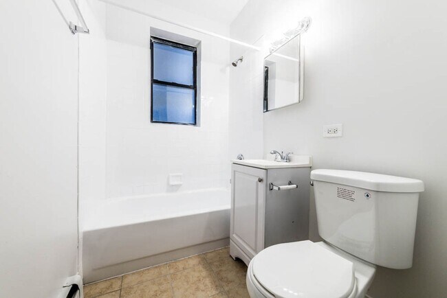 Building Photo - 5100-04 W Madison St Chicago, IL 60644