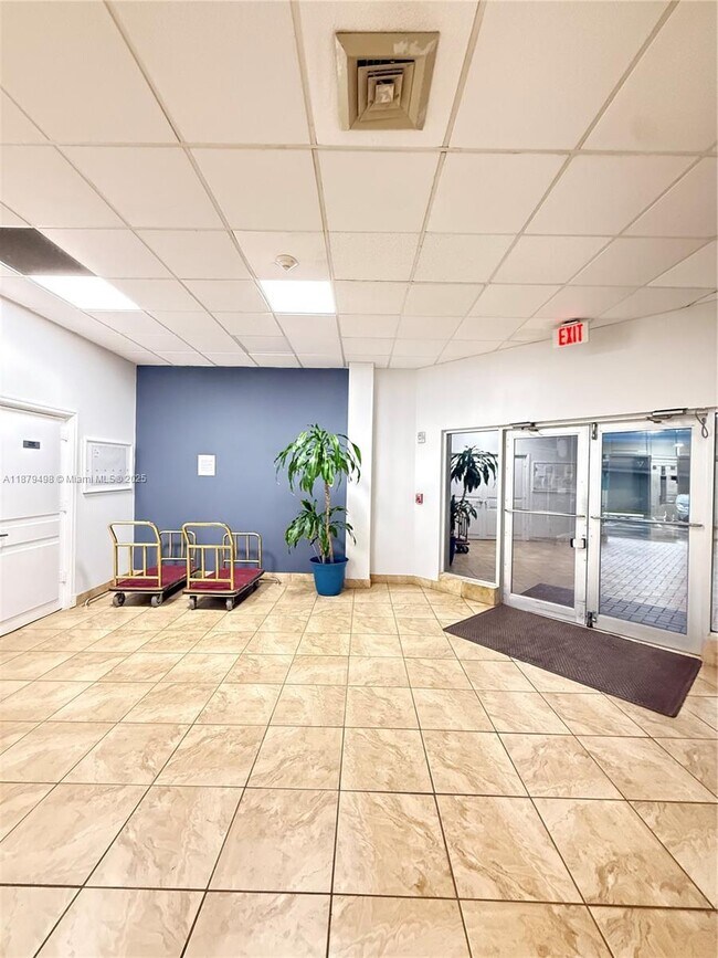 Building Photo - 1801 S Ocean Dr