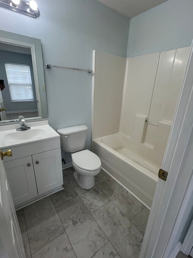Building Photo - 1-Bedroom, 1-Bath Condo