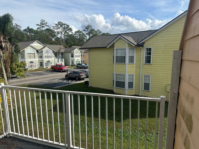 Building Photo - Spacious 3 bedroom condo, perfectly located near shopping & attractions!