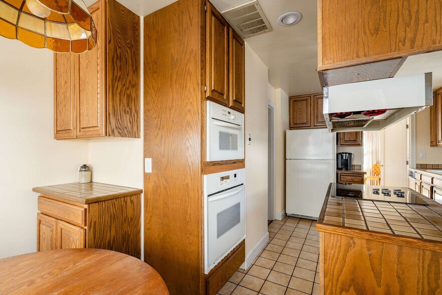 Building Photo - 917 SE 25th Ave