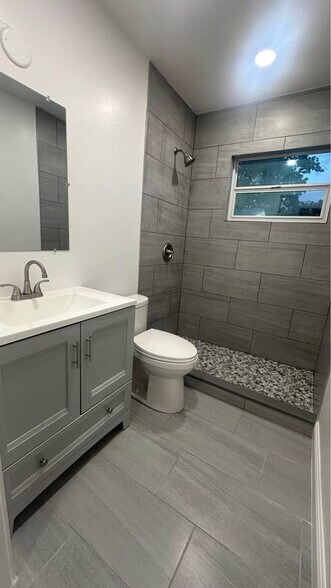 Building Photo - 3373 Hi St