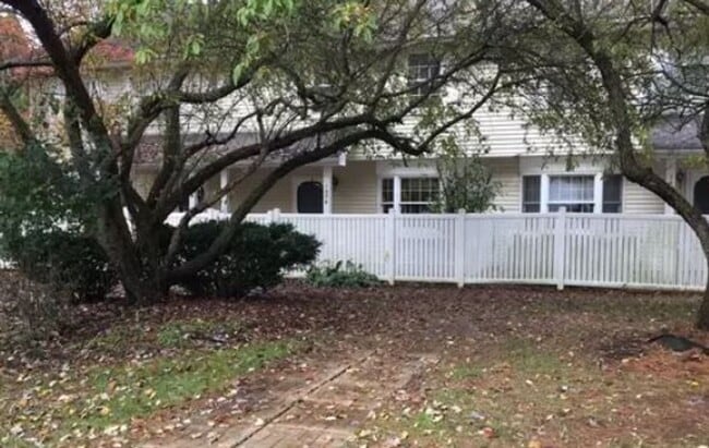 Building Photo - 1376 Red Tail Hawk Dr
