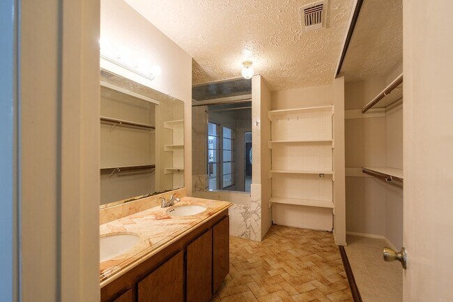 Building Photo - 7521 Brookleaf Dr
