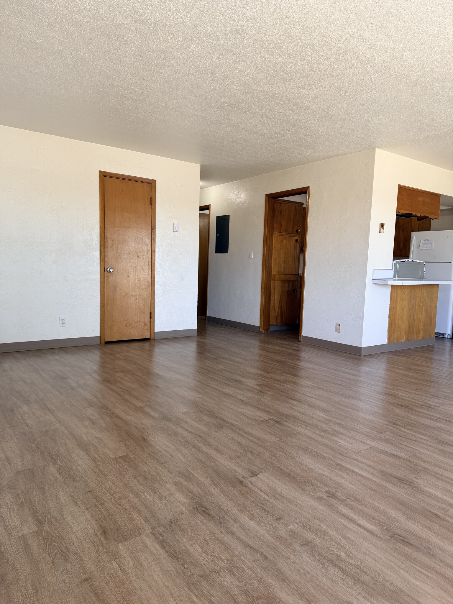 Building Photo - 539 W Crest Dr