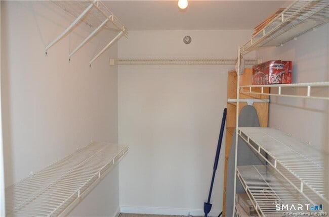 Building Photo - 127 Greyrock Pl