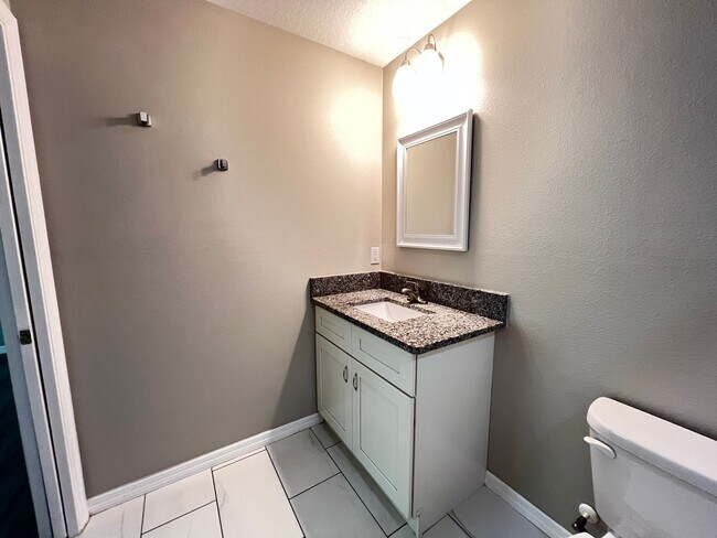 Building Photo - INCREDIBLE 3 Bedroom, 2 Bathroom Home In Ocklawaha!!