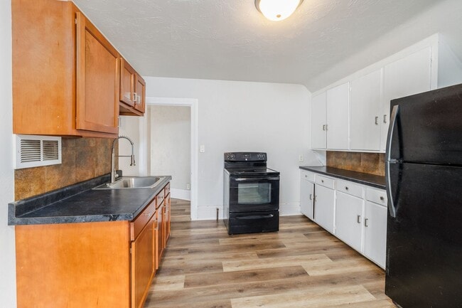 Building Photo - 35 W 14th Ave