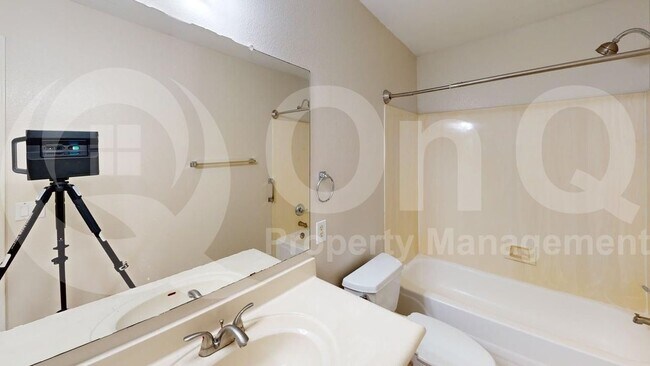 Building Photo - 770 W Cherrywood Dr