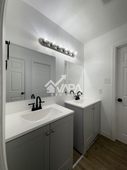 Building Photo - 4718 Saddle Ridge