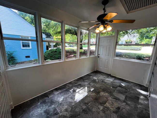 Building Photo - Gorgeous Greensboro 3 Bedroom 2 Bathroom H...