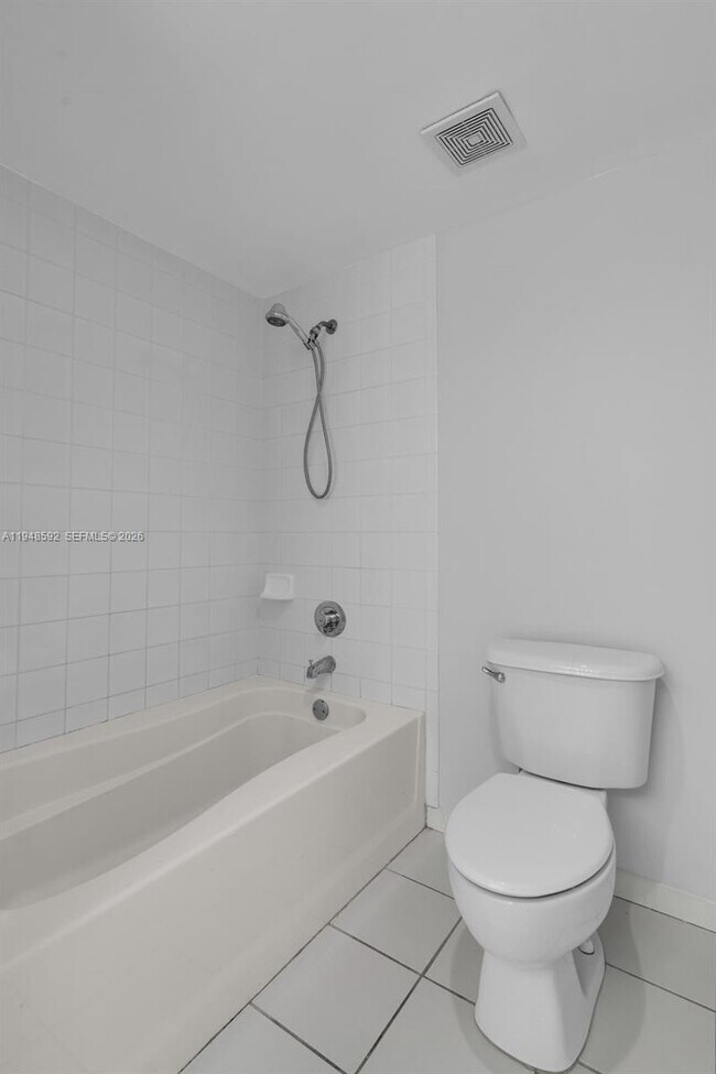 Building Photo - 2401 W Preserve Way