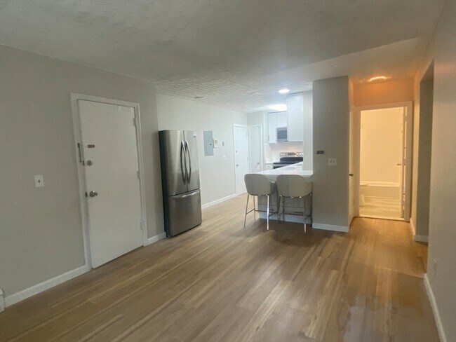Building Photo - 1409 River St