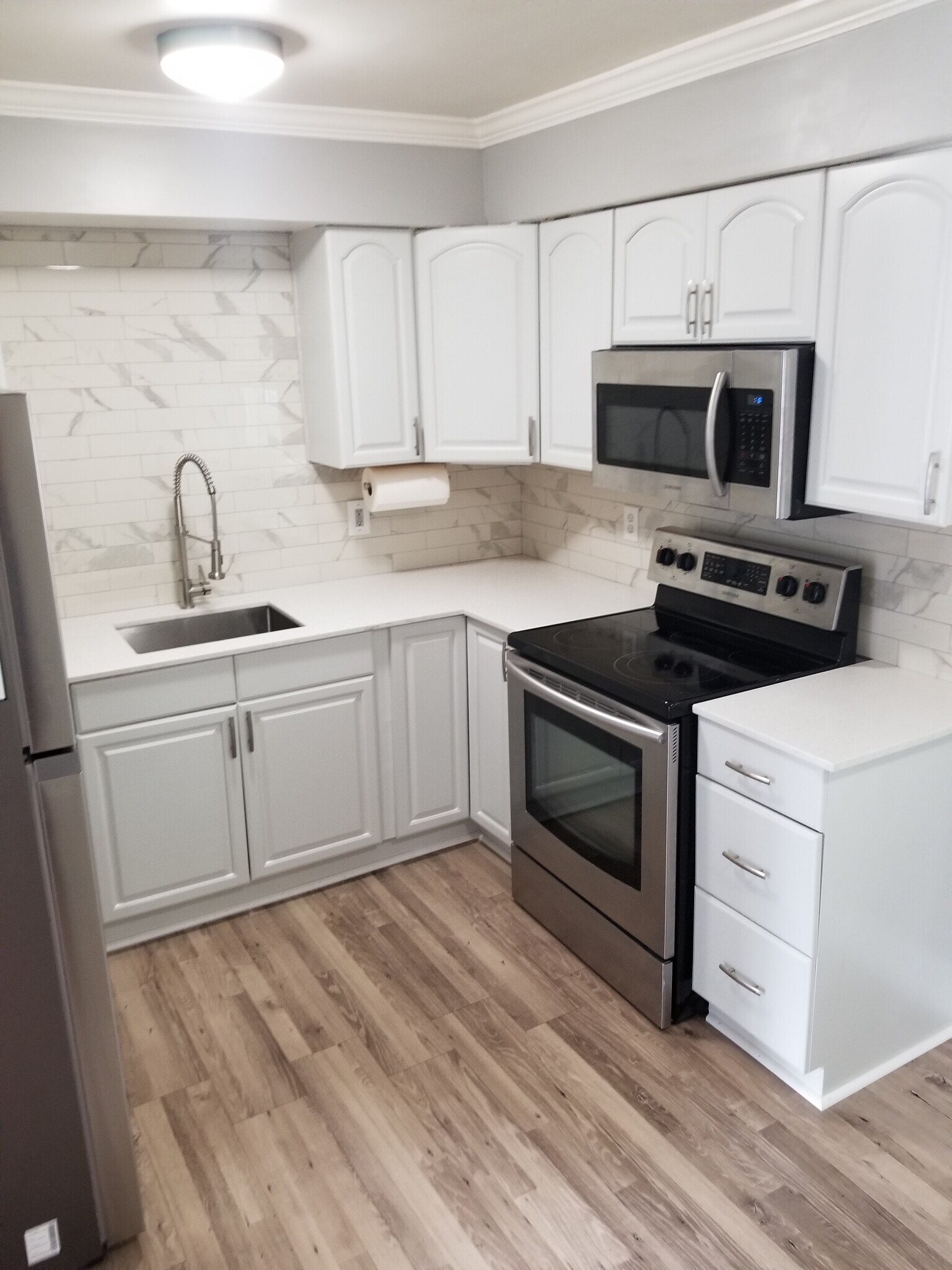 Building Photo - 4030 W 13 Mile Rd