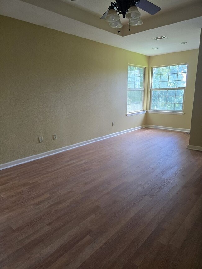 Building Photo - 3 bedroom 2 bath home for lease