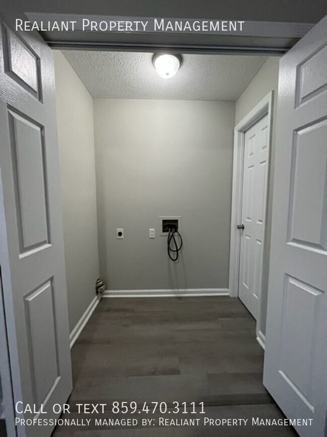 Building Photo - 120 Wichita Dr