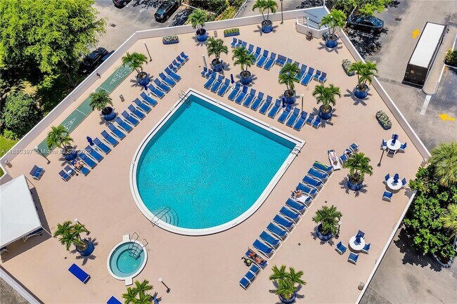 Building Photo - 3701 N Country Club Dr
