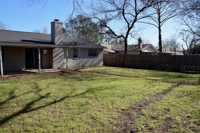 Building Photo - 811 Meadowlark Dr