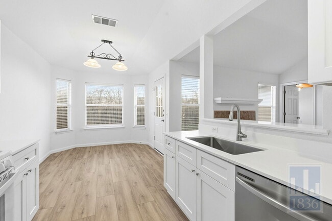 Building Photo - 606 Colonial Park Blvd