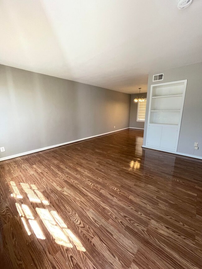 Building Photo - Condo for rent in Homewood **ACCEPTS SECTI...