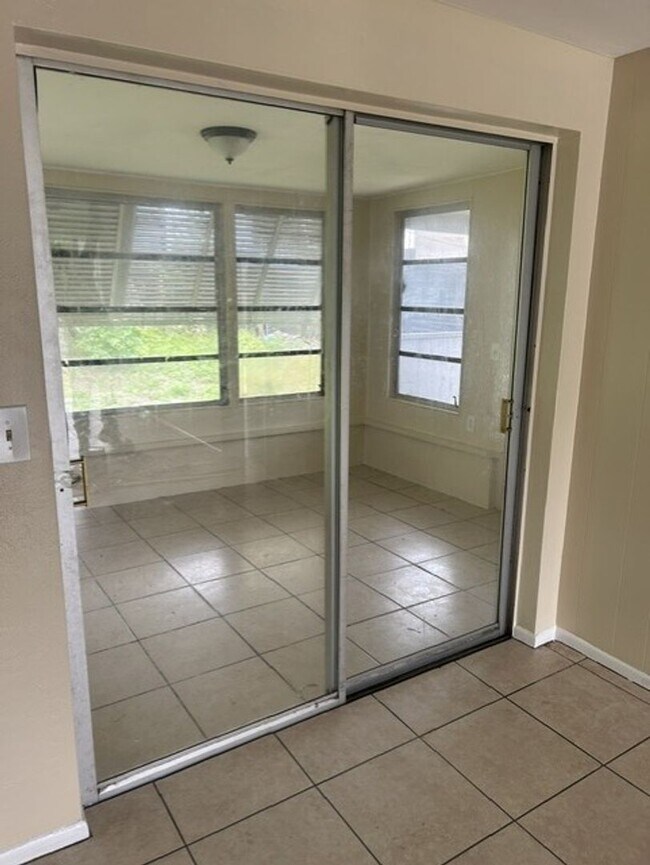 Building Photo - 2527 Cheval Dr
