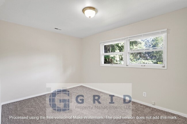 Building Photo - Charming 2 Bedroom Bungalow Available in N...