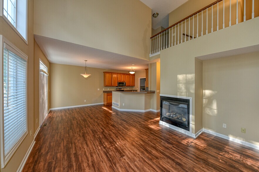 Building Photo - 5845 Crescent Ridge Dr