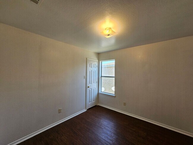 Building Photo - 3407 Toledo Dr
