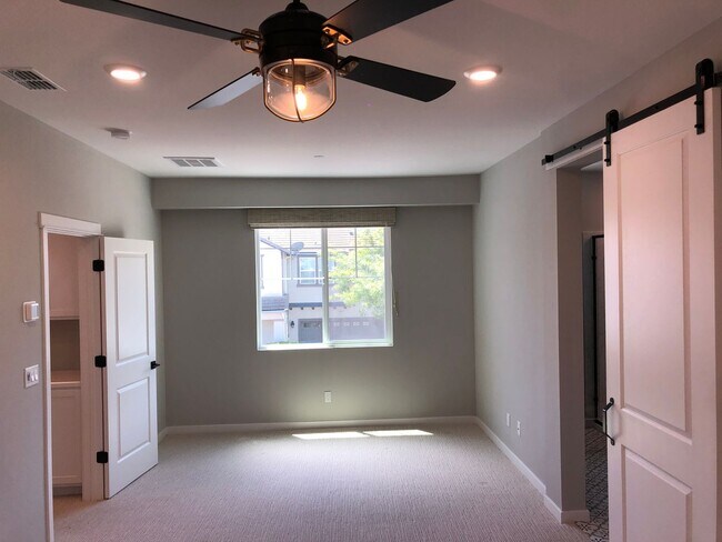 Building Photo - 5013 Wuthering Ave