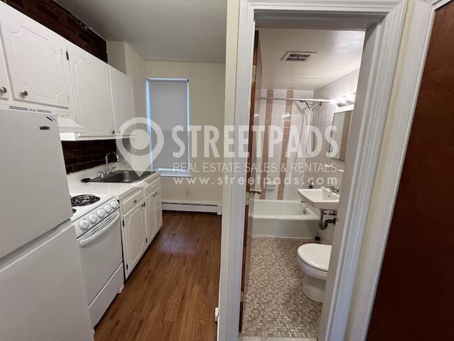 Building Photo - bedroom in Boston MA 02130