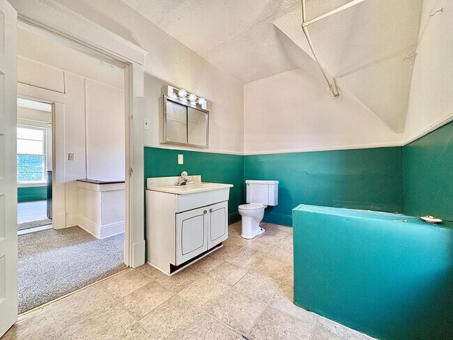 Building Photo - 1515 Miami St