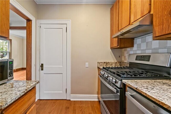 Building Photo - 318 Highland Ln