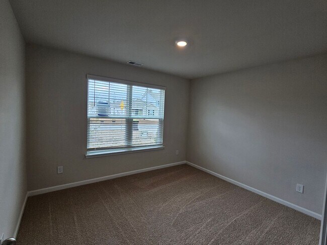 Building Photo - 3 Bedroom/ 2 Bath New Construction