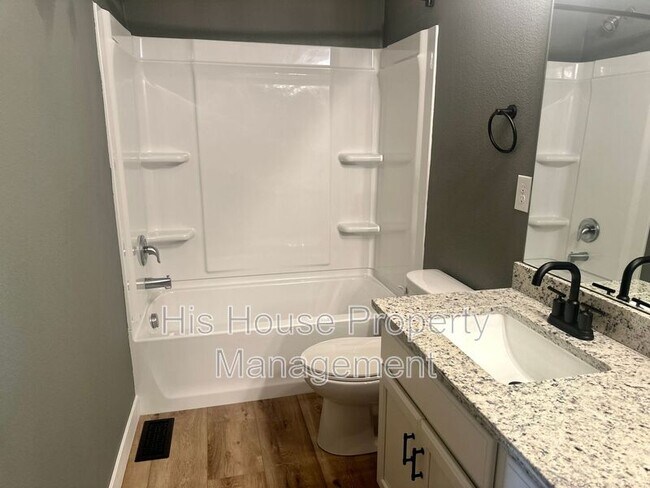 Building Photo - 2278 Stonefish Dr