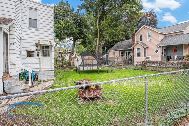 Building Photo - 1004 Chatham St NW