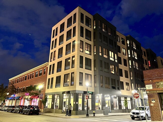 Building Photo - 10 Taber St