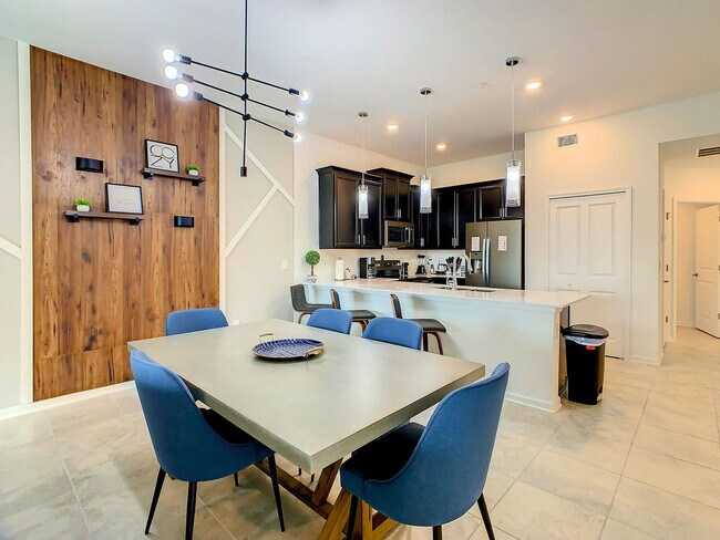 Building Photo - 9338 Sommerset Hills Dr