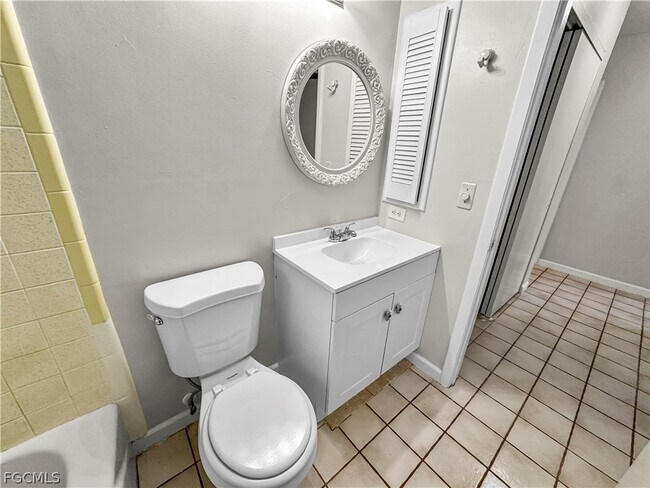 Building Photo - 206 SE 46th Ter