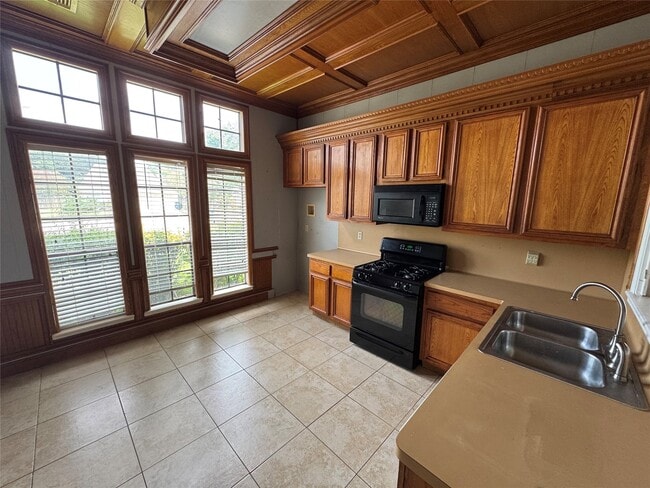 Building Photo - 1511 Ridgebriar Dr