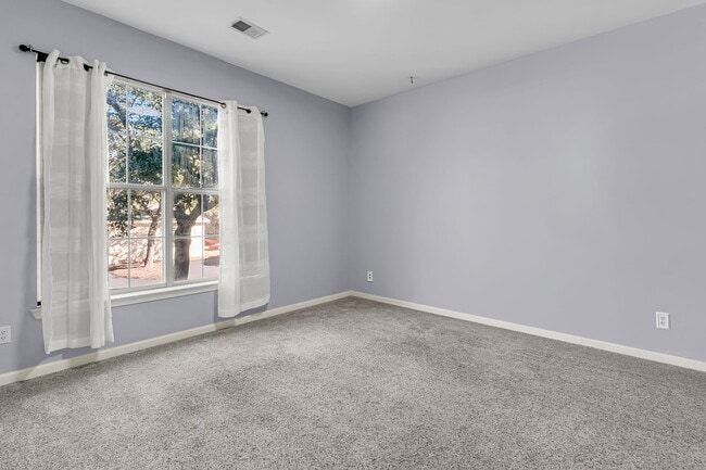 Building Photo - 1600 Long Grove Dr