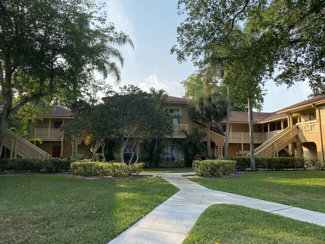 Building Photo - 4879 Via Palm Lakes