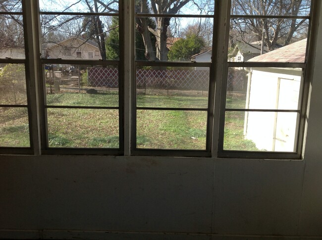 Building Photo - 1519 Maple St