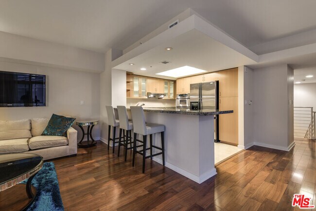 Building Photo - 13700 Marina Pointe Dr