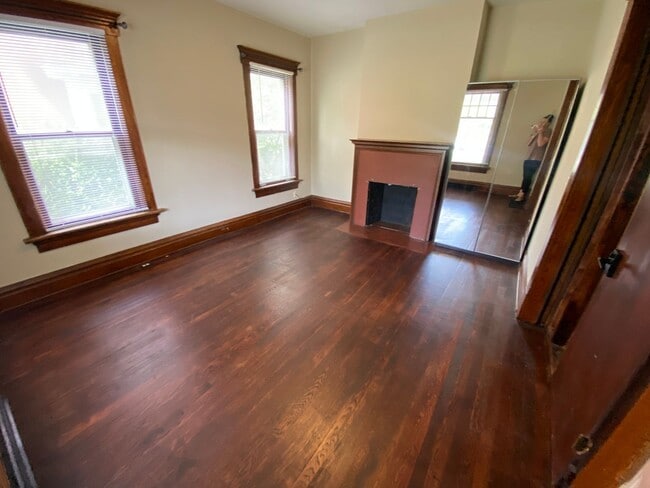 Building Photo - 426 E 15th Ave