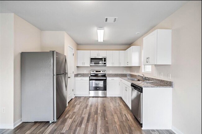 Building Photo - 149 Ivy St