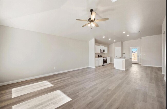 Building Photo - PRE LEASING NOW - AVAILABLE 7/14